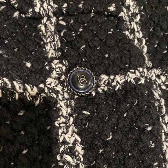 CHANEL Evening Jacket With Leather Cable Accents - Picture 3 of 15